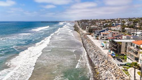 South Oceanside House | Beachfront Retreat