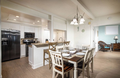 South Oceanside Condo | Beachfront Retreat