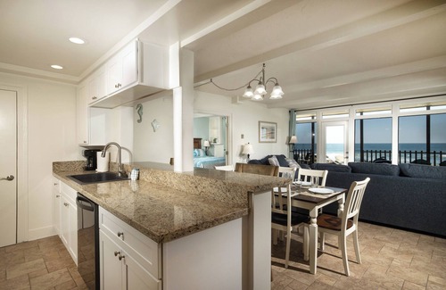 South Oceanside Condo | Beachfront Retreat