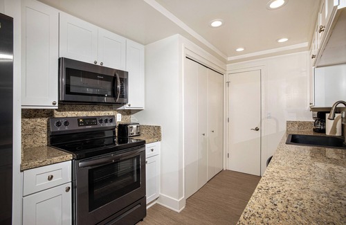 South Oceanside Condo | Beachfront Retreat