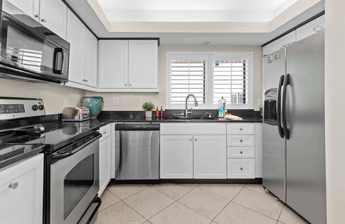 Ono Island Condo | Beachfront Retreat with Sauna + Pools | Book for $450 of Free Daily Activities