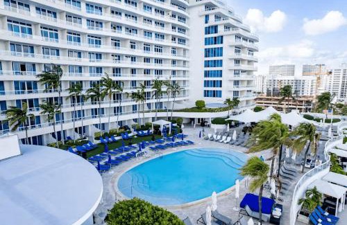 Central Beach Apartment | Beachfront Ritz-Carlton Luxury 1BR Residence