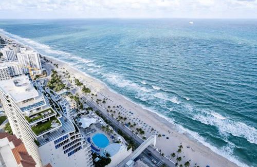 Central Beach Apartment | Beachfront Ritz-Carlton Luxury 1BR Residence