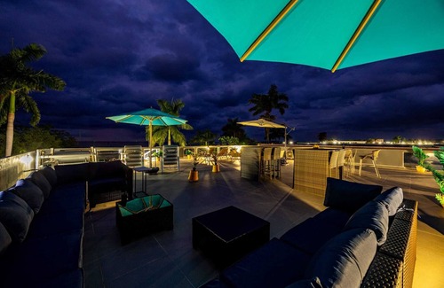 St. Ann's Bay Cabin | Beachfront Rooftop