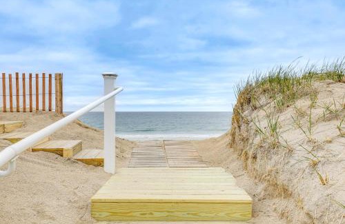 Salisbury House | Beachfront Salisbury Retreat with Fire Pit and Grill