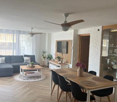 Salou City Centre Apartment | Beachfront Salou apartment with sea view
