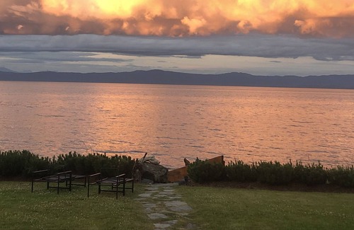 Regional District of Nanaimo Apartment | Beachfront Seasuite Near Qualicum Boasts Stunning View