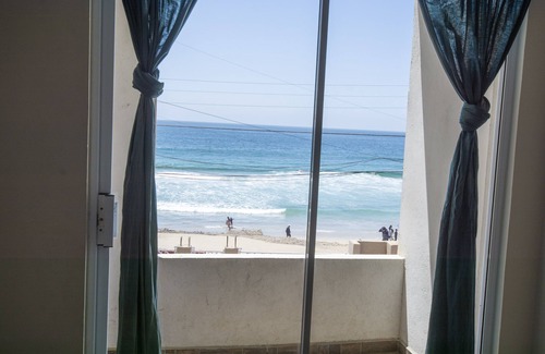 Playas de Tijuana Apartment | BEACHFRONT Spacios/Clean/Cozy 2 Bd on the beach!
