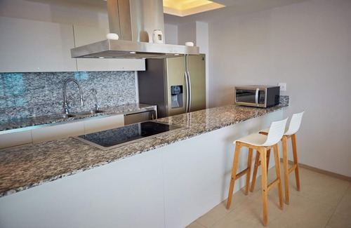 Ixtapa Apartment | BEACHFRONT! SPECTACULAR 3 BEDROOM APARTMENT AT PENINSULA RESIDENCES IXTAPA.