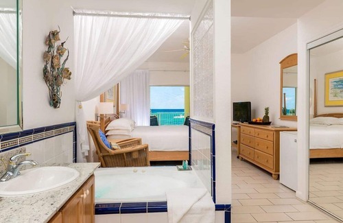 East End Resort | Beachfront Spectacular Full Ocean Views! Wyndham Reef Check in on December 28