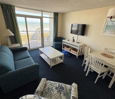 Crescent Beach Apartment | Beachfront stay w balcony & hot tubs
