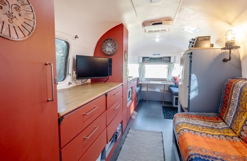 Erlands Point-Kitsap Lake House | Beachfront Steampunk Airstream, Cosy Year-Round Glamping on the Kitsap Peninsula