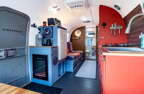 Erlands Point-Kitsap Lake House | Beachfront Steampunk Airstream, Cosy Year-Round Glamping on the Kitsap Peninsula
