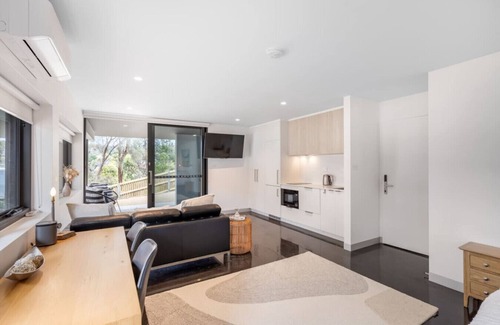 Blackmans Bay Condo | Beachfront Studio with Breathtaking Views