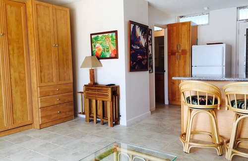 Makaha Condo | Beachfront Studio located on the 5th floor overlooking Makaha Beach