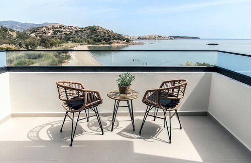 Almyros Villa | Beachfront Suite Access to the beach