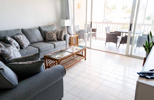 Cane Bay House | Beachfront Sweet Breeze Condo w/pool