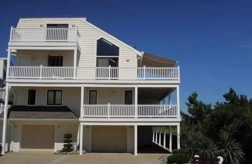 Townsend's Inlet House | Beachfront Townhouse in Townsends Inlet. Friday-Friday rentals.