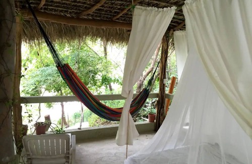 Arroyo Cruz House | Beachfront tree cabin with deck pool