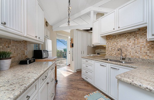 Englewood House | Beachfront Treehouse & Picturesque Sunsets