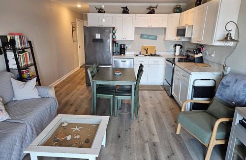Sneads Ferry Condo | Beachfront Bungalow 125