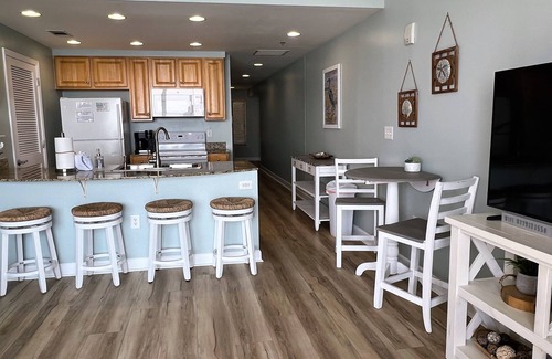 West Panama City Beach Condo | Beachfront View at Splash 705W! ALL 5-Star Reviews! Free Beach Chairs thru Oct.