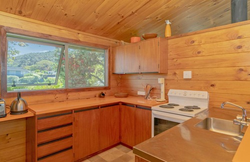 Hahei Cottage | Beachfront Views - Hahei Holiday Home