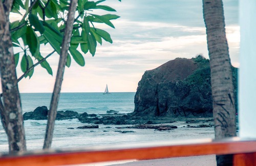 Santa Barbara House | Beachfront villa 5 BR/4 BA, private pool, free parking, seconds from the beach