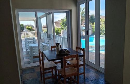 Bluewater Bay House | Beachfront Villa Bluewater Bay with Pool Gqeberha