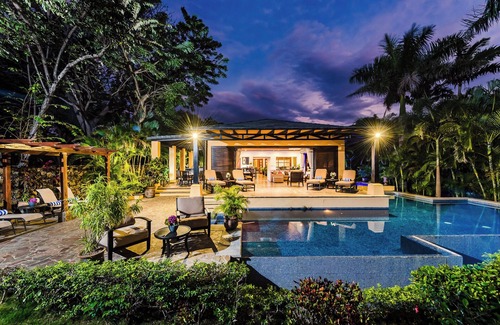 Rio Seco Villa | Beachfront Villa in Playa Langosta, Tamarindo!