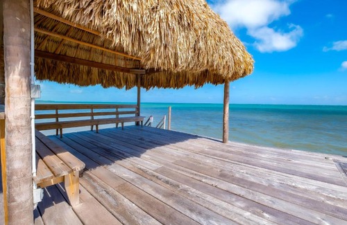 Caye Caulker Villa | Beachfront Villa Island Pearl Gold Standard Certified