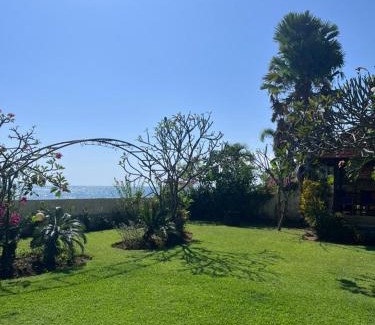 Banjartegehe Villa | Beachfront Villa Jepun Segara