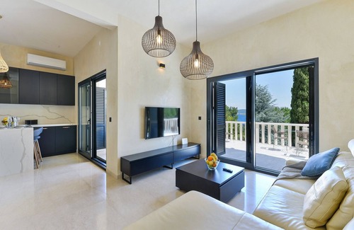 Kukljica Villa | Beachfront Villa Mediterranea with pool