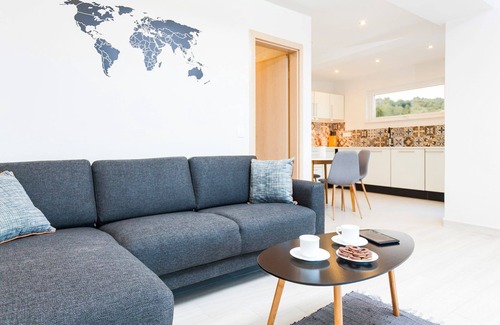 Potirna Villa | Beachfront Villa Sea Sound with Pool