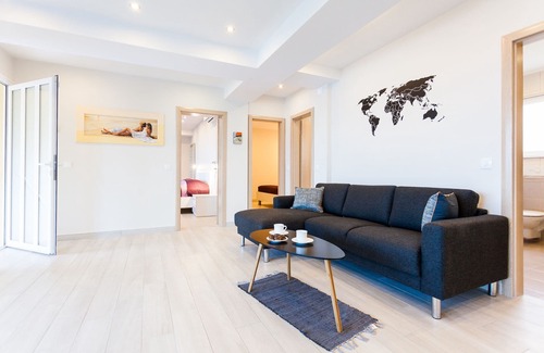 Potirna Villa | Beachfront Villa Sea Sound with Pool