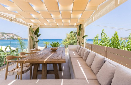Bali Villa | Beachfront villa with daily cleaning, sauna & gym: by etouri