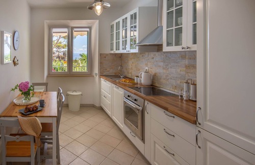 Brela Villa | Beachfront Villa with heated private pool