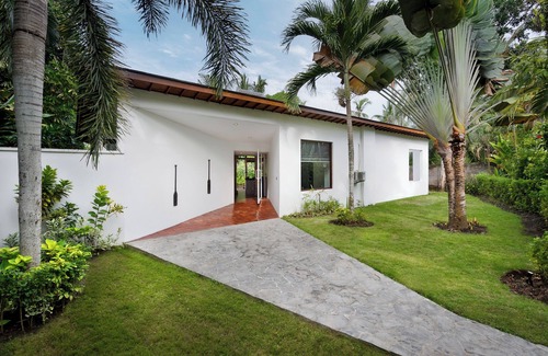Melaya Villa | Beachfront Villas in Bali with Private Infinity Pool and huge garden.