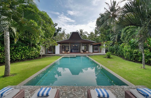 Melaya Villa | Beachfront Villas in Bali with Private Infinity Pool and huge garden.