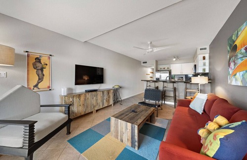 San Jacinto Condo | Beachfront w/Resort Pool