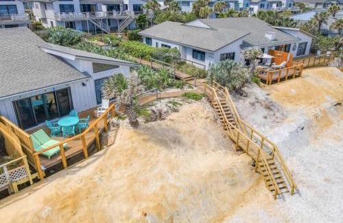 Sea Dunes Apartment | Beachfront with large deck Pool Sea Dunes Sailfish A3