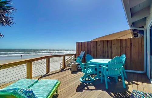 Sea Dunes Apartment | Beachfront with large deck Pool Sea Dunes Sailfish A3