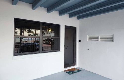 Hollywood Apartment | Beachfront with Private Pool ~ 1 Bedroom w/King Bed & FREE PARKING at the Beach
