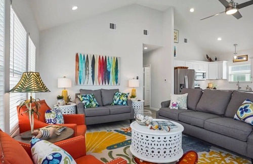 Gilchrist House | Beachfront3BR Steps to Sand Sleeps 10+Pet Friendly