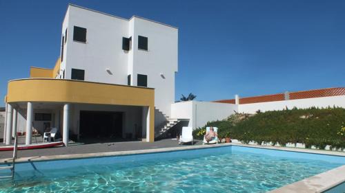 Vagos Bed & Breakfast | Beachhaus Slide