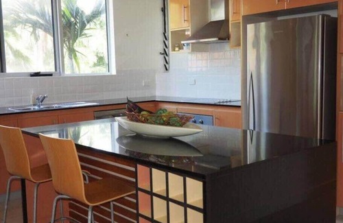 Mission Beach Apartment | BeachHouse One ~ Beachfront Haven ~ One bedroom