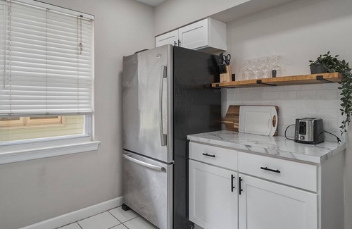 Cottage Line Apartment | Beachhouse Penthouse with a Pool!