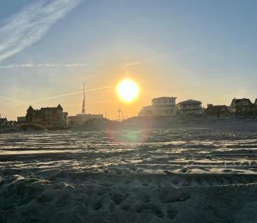 Ocean Grove Hotel | Beachliner Hotel