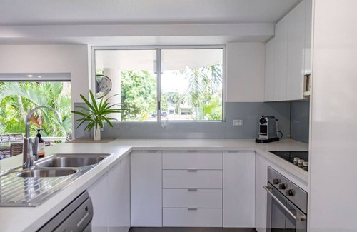 Port Douglas Condo | BeachLuxe @ Sunseeker, Sublime Tropical Apartment