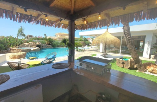 Denia Villa | Beachnear NEW Bali Villa & BIG Pool,2 Jacuzzis, Cave,Waterfall,Chillout&Barbacoa